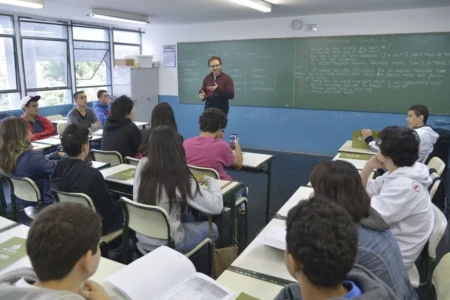 Pais poderão proibir filhos de ter aulas sobre igualdade de gênero em SC Instituições de ensino serão obrigadas a informar responsáveis