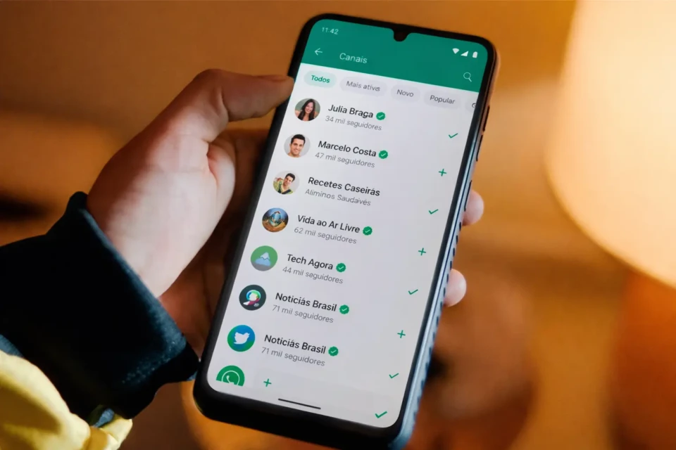 Brasileiros desconfiam mais de notícias de veículos jornalísticos que de conteúdo de amigos se informam por feeds de vídeos como TikTok