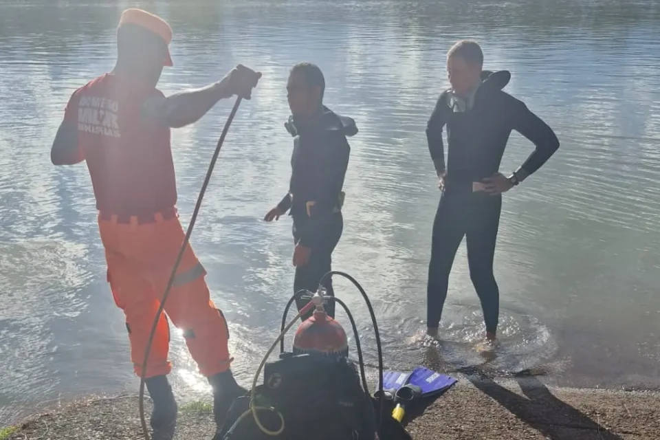 bombeiros mergulhadores