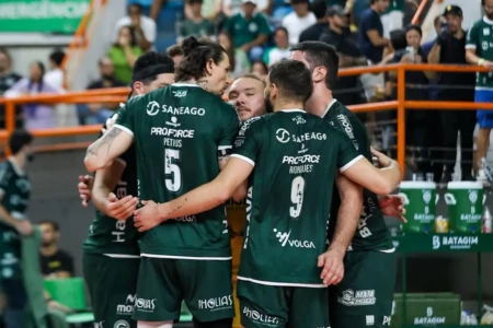 Jogadores do Goiás Vôlei durante partida da Superliga A