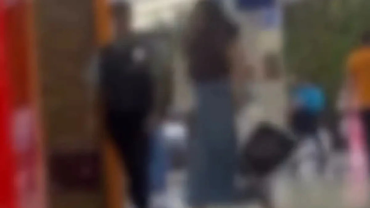 Vídeo mostra briga entre cliente e funcionário em shopping de Valparaíso de Goiás funcionário teria destratado um familiar dela