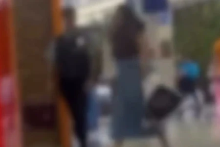 Vídeo mostra briga entre cliente e funcionário em shopping de Valparaíso de Goiás funcionário teria destratado um familiar dela