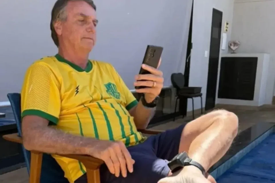 59% defendem prisão domiciliar de Bolsonaro e 37% querem volta dele à carceragem, diz Datafolha (Foto: Reprodução)
