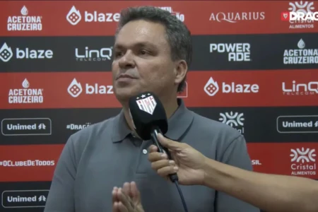 Adson Batista reclama de horário do jogo após vitória do Dragão