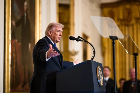 Trump bloqueia estreito de Hormuz; Irã desafia a medida (Foto: Casa Branca)