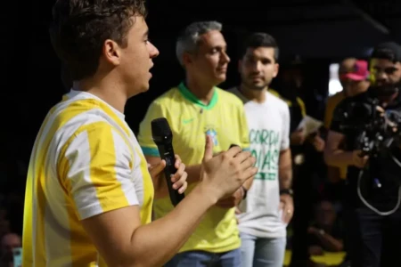 Imagem mostra deputados Nikolas Ferreira e Gustavo Gayer