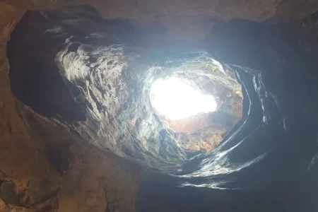 Resgate em Paraúna: dupla fica 8 horas presa em caverna com 28 m de profundidade