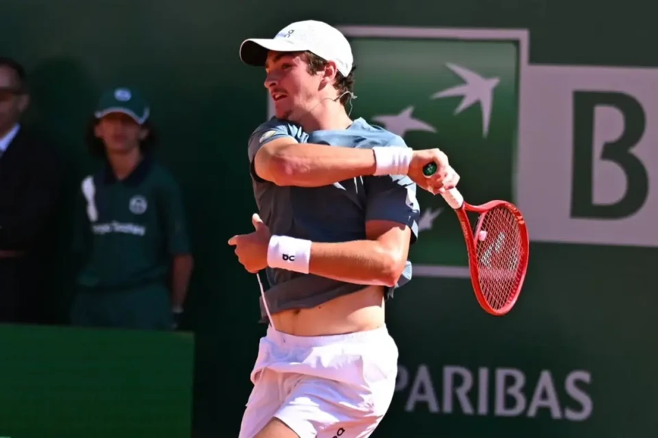 João Fonseca durante partida de tênis