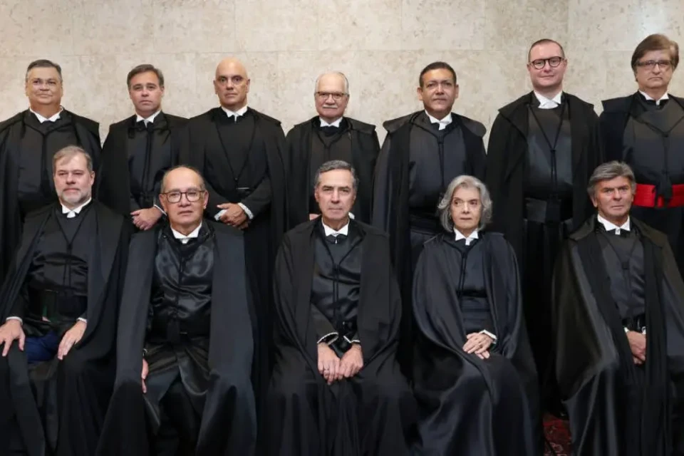 Foto mostra ministros do STF