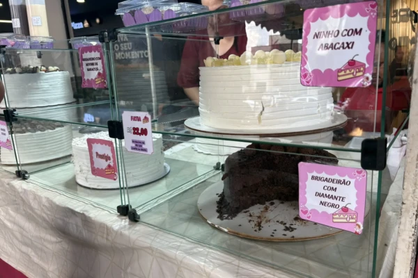 Feira movimenta centro de Goiânia com gastronomia e artesanato nesta quinta-feira