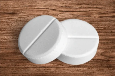 Estudo descarta elo entre crianças autistas e uso paracetamol na gestação (Foto: Canva)