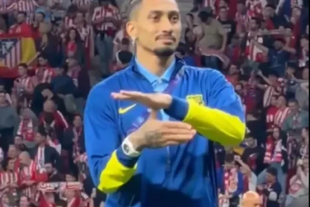 Raphinha afirma que Barcelona foi roubado pela arbitragem