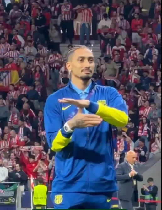 Raphinha afirma que Barcelona foi roubado pela arbitragem