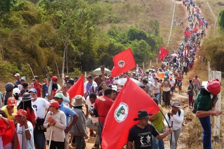 Famílias acampadas em Goiás