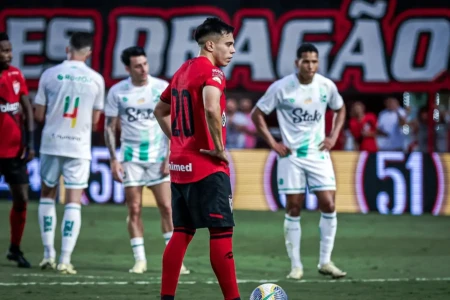 Alejo Cruz com a camisa do Atlético