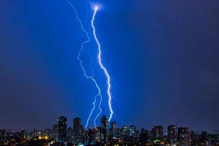 Goiás tem mais de 1 milhão de raios em quatro meses; Cavalcante registrou 98 mil no período