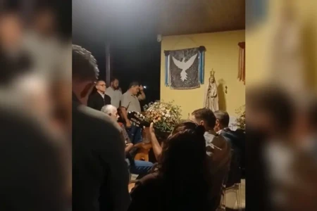 Pirenópolis inicia ciclo da Festa do Divino com terços cantados entre cavaleiros; conheça o rito