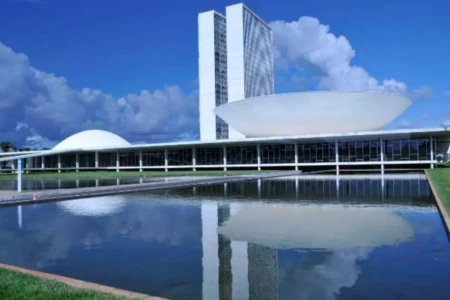 Relator dá parecer favorável a PEC 6x1, mas votação é adiada a pedido da oposição (Foto: Câmara dos Deputados)