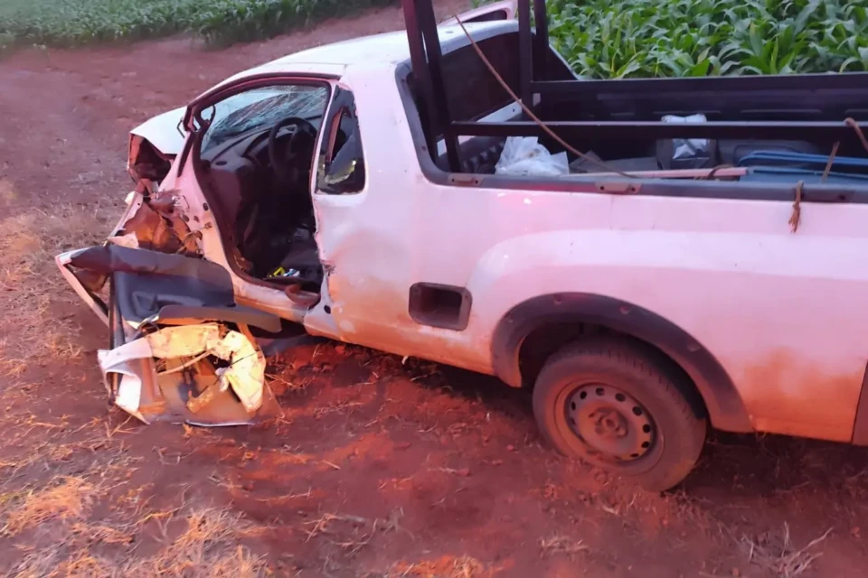 Colisão frontal na GO-430, em Formosa, deixa feridos após ultrapassagem 4 Imagem do sinistro