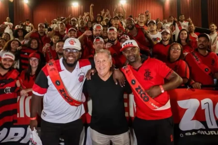 Zico ganha documentário e emociona em pré-estreia no cinema