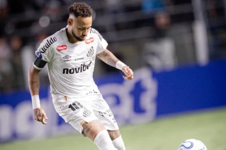 Neymar em jogo pelo Santos