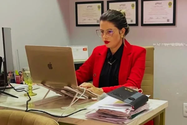 Advogada acusada de difamar delegado é presa em Pirenópolis (Foto: Instagram)