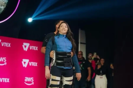 , Laís Souza participa de evento e homenageia Tatiana Sampaio