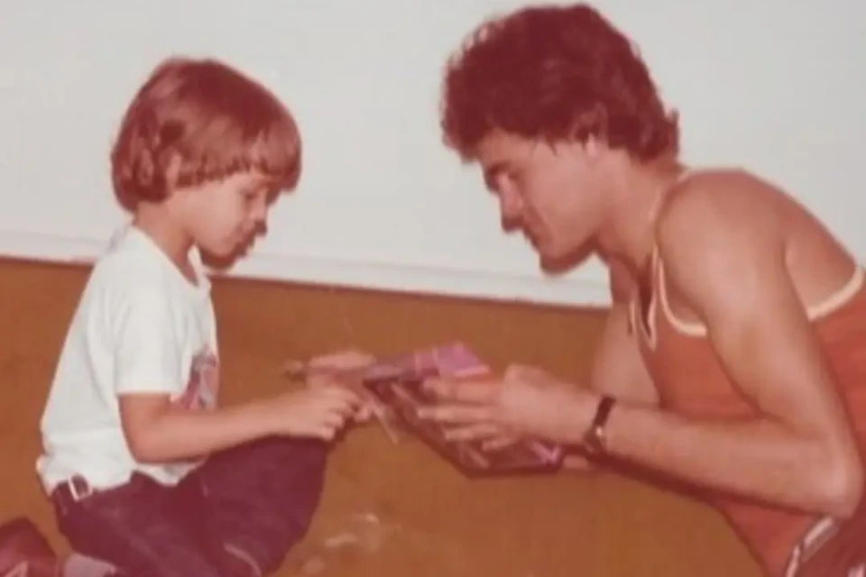 1000259224 Tadeu Schmidt publica homenagem para irmão Oscar “Meu maior ídolo”