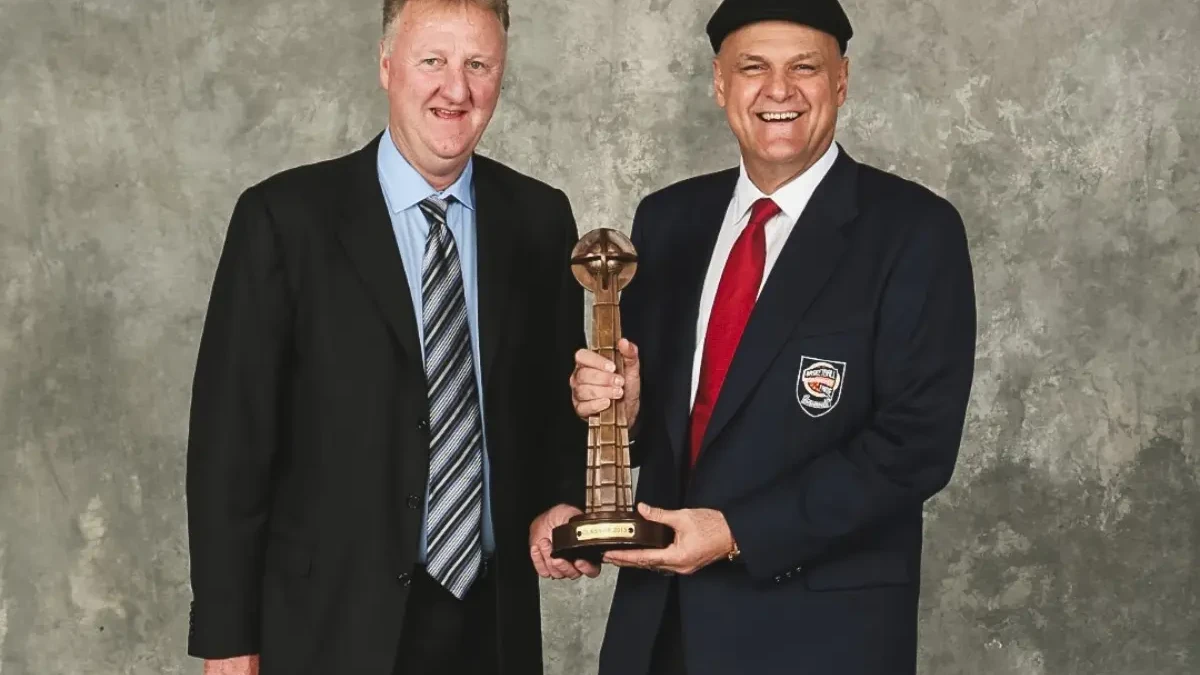 Oscar Schmidt ao lado de Larry Bird, estrela da NBA. Foto: Arquivo Pessoal