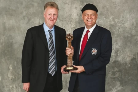 Oscar Schmidt ao lado de Larry Bird, estrela da NBA. Foto: Arquivo Pessoal