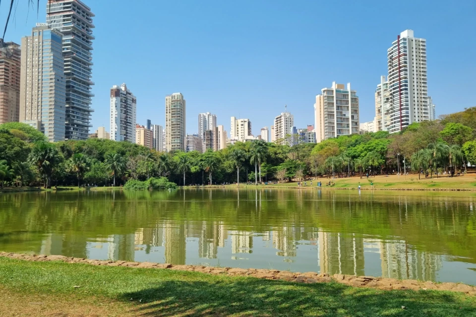 3840px-Parque_Vaca_Brava,_Bueno,_Goiânia,_agosto_de_2023_(2)
