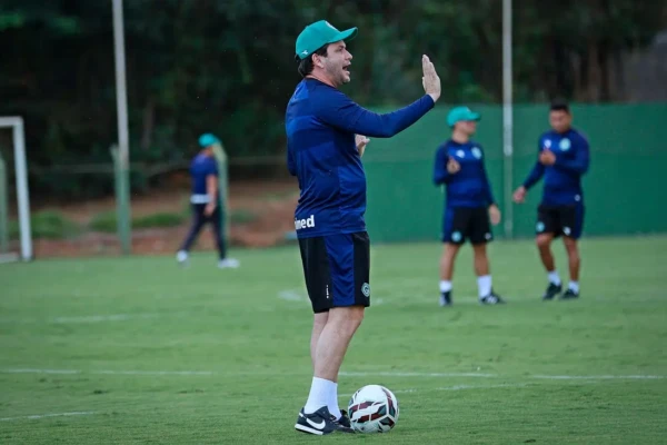 Daniel Paulista, treinador do Goiás