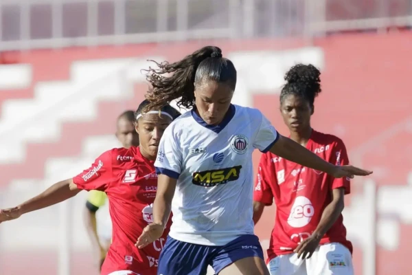 Com uma a menos, Vila Nova desaba no segundo tempo e é goleado no OBA