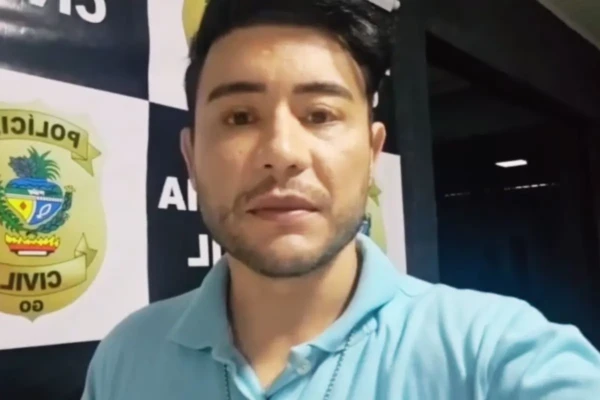 Cobrado pela dicção, delegado repete palavra 'flagrante' sílaba por sílaba (Foto: Reprodução)