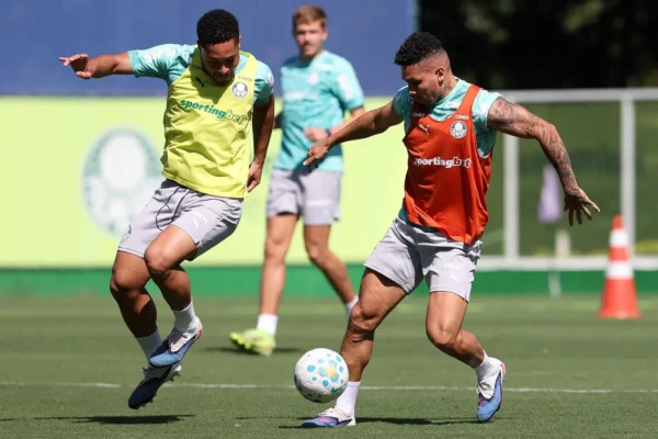 Vitor Roque e Paulinho