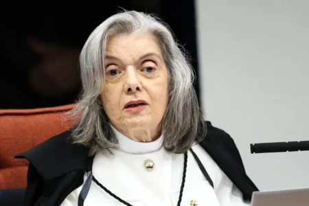 Carmen Lúcia vota para condenar Eduardo Bolsonaro por difamação