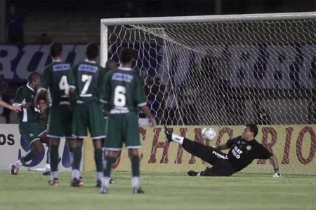 Partida entre Goiás e Cruzeiro na Copa do Brasil em 2003