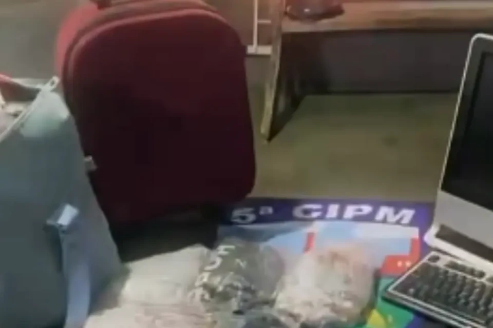 Objetos furtados pela dupla - (Foto: reprodução/PM)