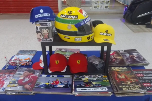 Goiânia recebe exposição com réplicas de Ayrton Senna e itens colecionáveis