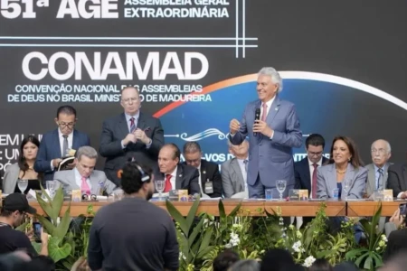 Ex-governador e presidenciável discursa em encontro das Assembleias de Deus