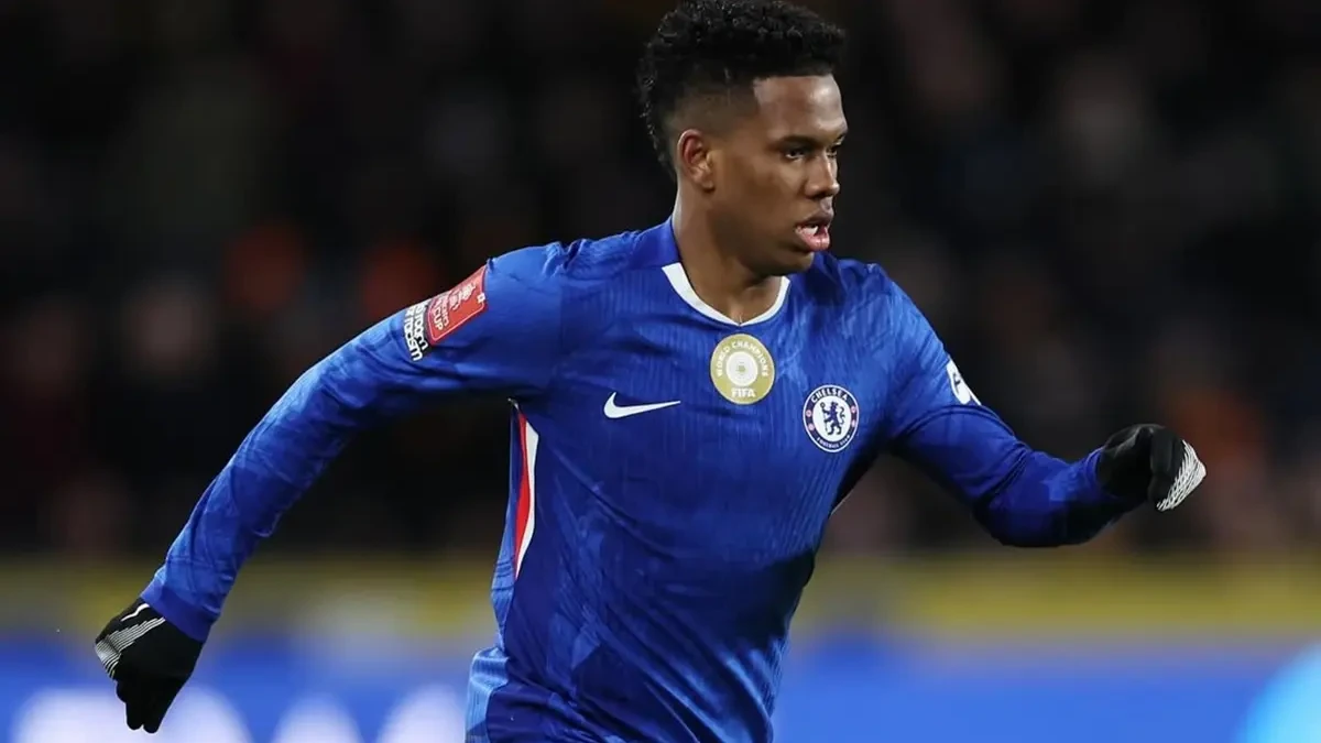 Estêvão em partida pelo Chelsea