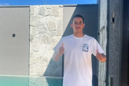 'Meus sonhos acabaram': companheira lamenta morte de motociclista em acidente com empilhadeira em Trindade