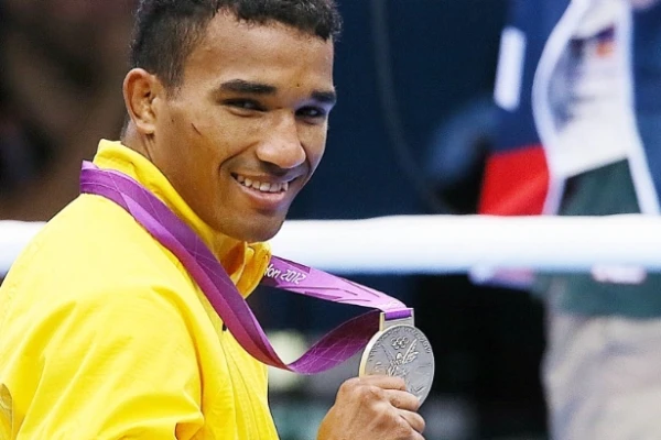 Esquiva Falcão vende medalha olímpica e explica motivo