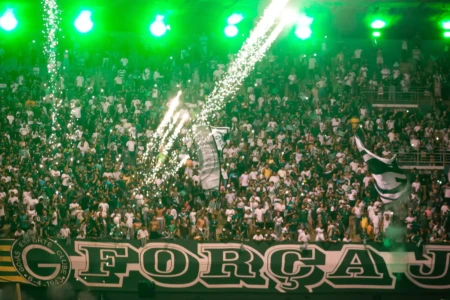 torcida do Goiás sugere clássico no Serra Dourada, mas plano é vetado
