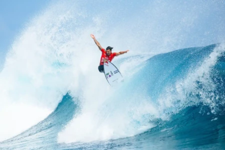 Italo Ferreira surfe