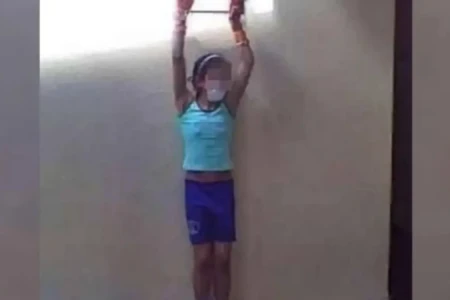 Criança amarrada e amordaçada