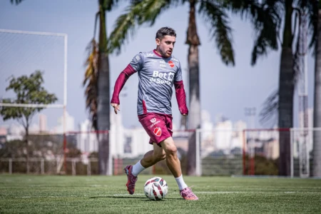 João Vieira poderá ser titular no Vila Nova contra o Ceará