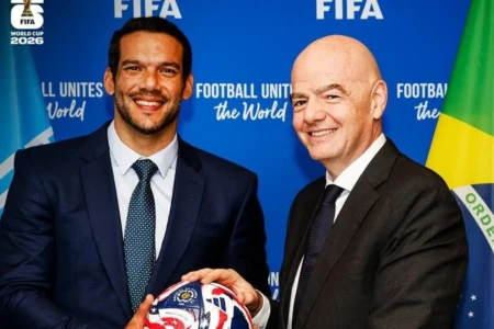 Infantino ao lado do presidente da CBF, Samor Xaud