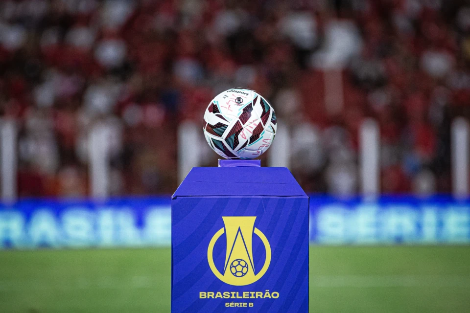 CBF define arbitragem para jogos de Goiás, Vila Nova e Atlético-GO na Série B