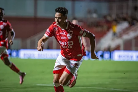 Marquinhos Gabriel, meia do Vila Nova